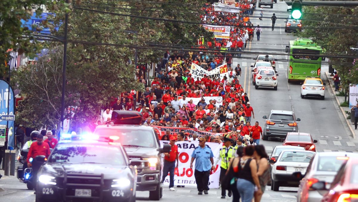 La marcha se lleva a cabo en el Centro de Monterrey. | Jorge López