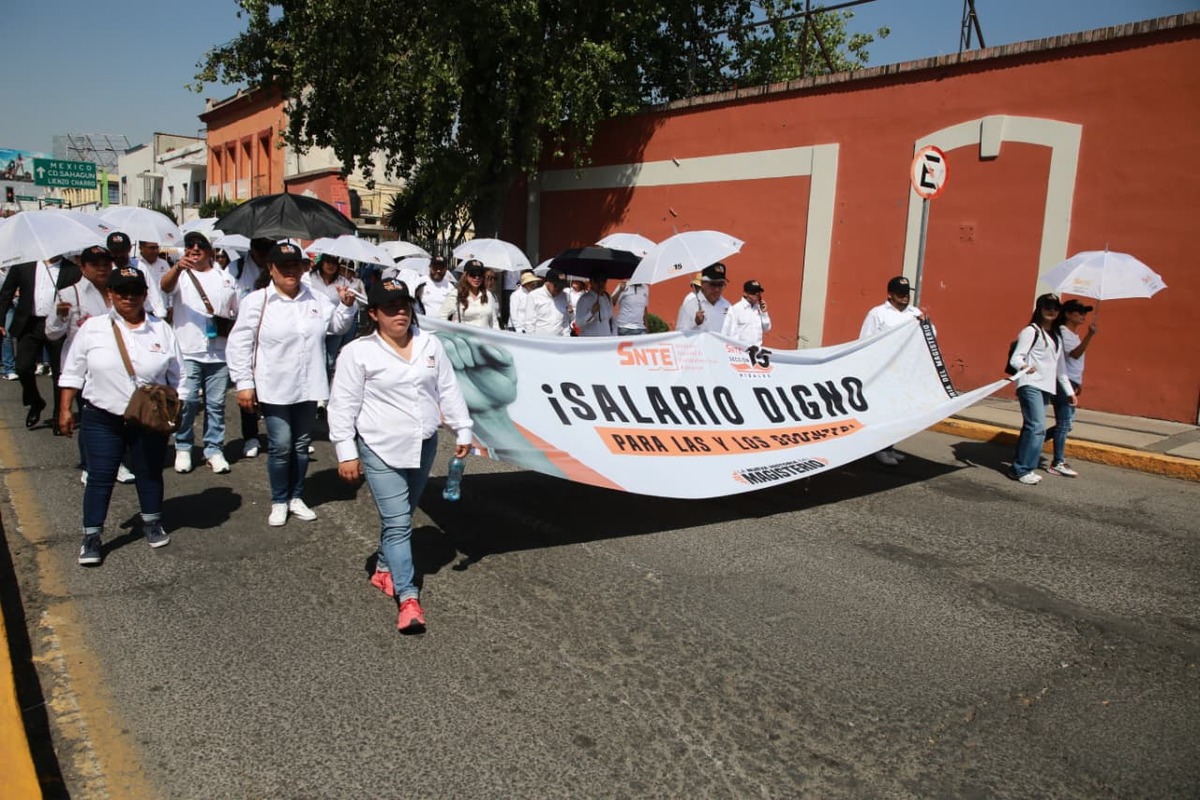 Marcha en Pachuca por el Día del Trabajo. (Jorge Sánchez)