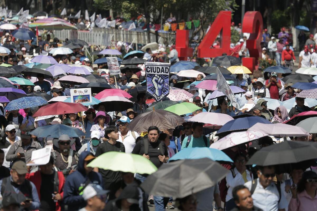 Organizaciones sindicales marcharon este 1 de mayo sobre las calles de la CdMx. | Foto: Ariel Ojeda