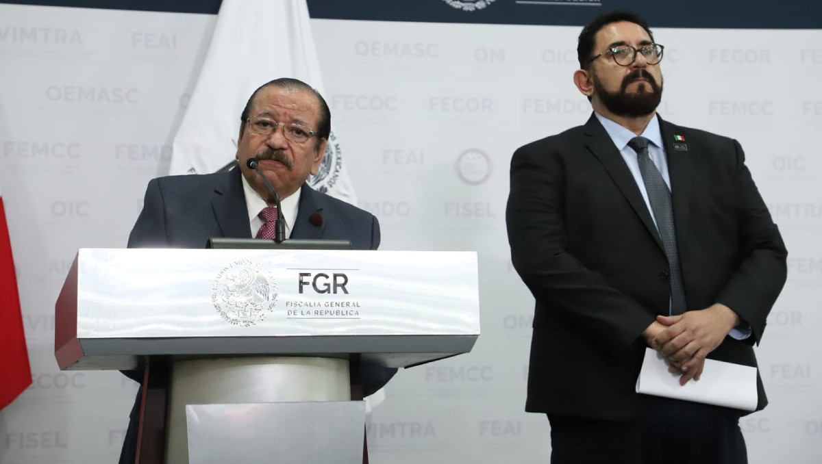 Raúl Jiménez Vázquez y  Ulises Lara en conferencia de prensa. | Foto: Jesús Quintanar