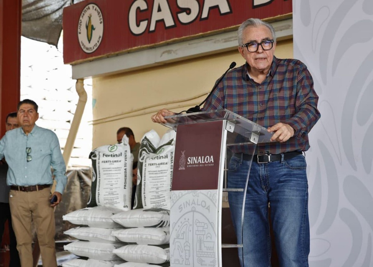 Rubén Rocha Moya en conferencia | Cuarto oscuro
