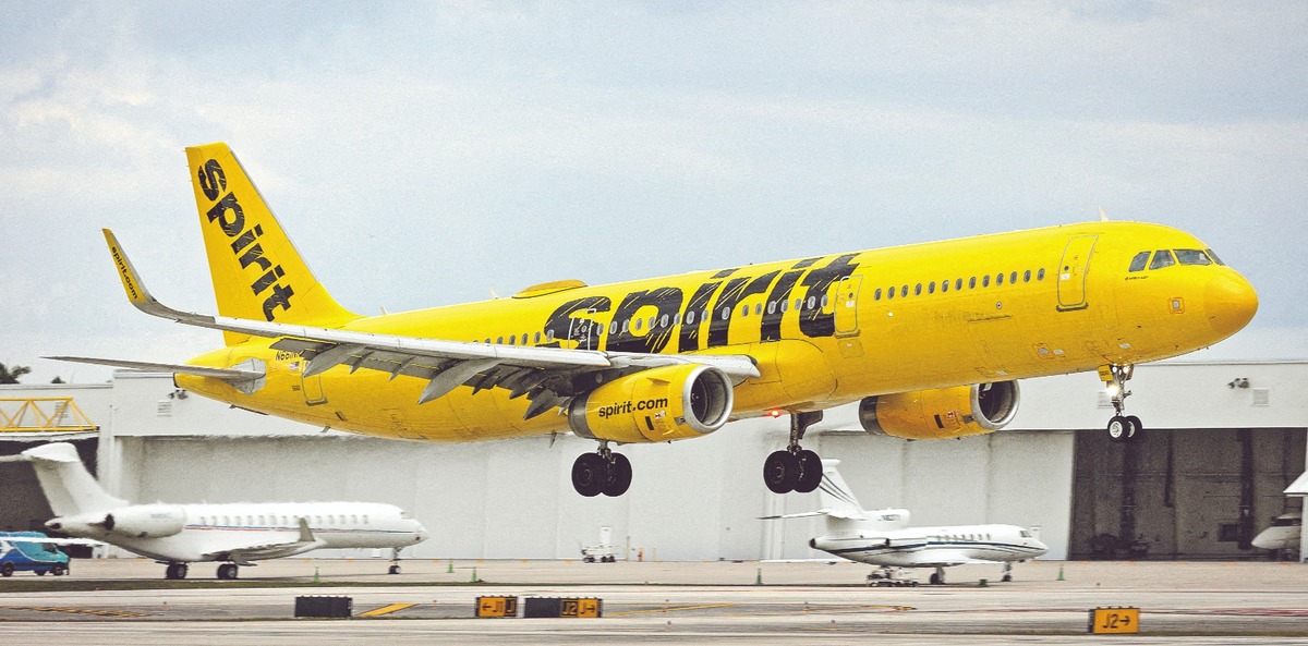 Spirit Airlines se declaró en bancarrota dos veces en dos años; gobierno de Trump considera comprarla. MARCO BELLO/REUTERS
