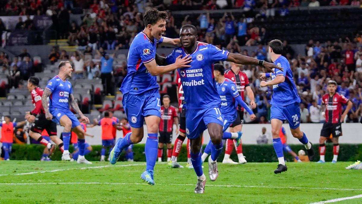 Christian Ebere hizo doblete para que Cruz Azul derrote a Atlas en los Cuartos de Final (Imago7)