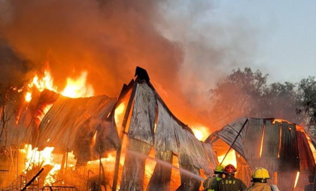 Incendio de chatarrera en Tizayuca. (Cortesía)