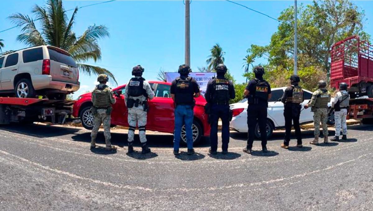 Operativo en Ayutla dejó un detenido y aseguramiento de armas y droga; UPOEG bloqueó accesos en protesta. | Foto: Especial