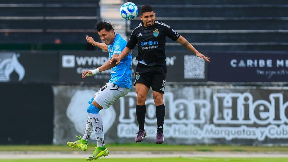 Acción del partido entre Cancún FC y Jaiba Brava.
