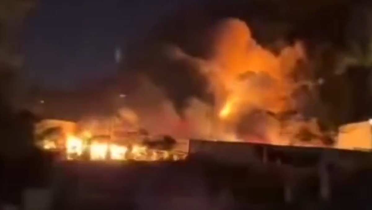 El aparatoso incendio moviliza a elementos estatales y regionales (Foto: Redes Sociales)