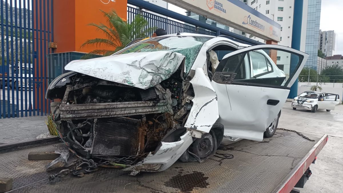 Automovilistas y testigos ayudaron a joven a descender del coche | Israel Santacruz