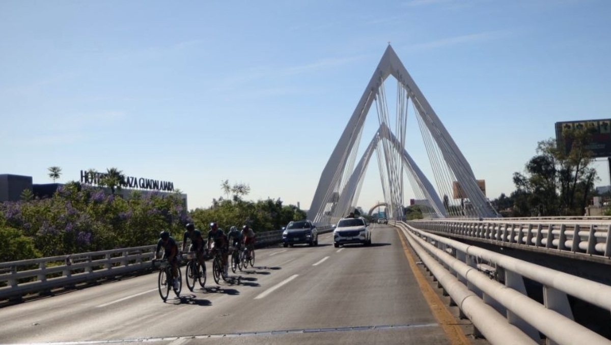 Ciclistas tomaron las principales vialidades de la capital jalisciense para una gran fiesta deportiva (Foto: Cortesía)