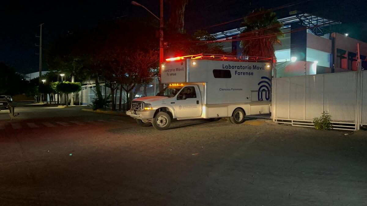 Los cuerpos fueron entregados en el Instituto Jalisciense de Ciencias Forenses. (Juan Carlos Munguía)
