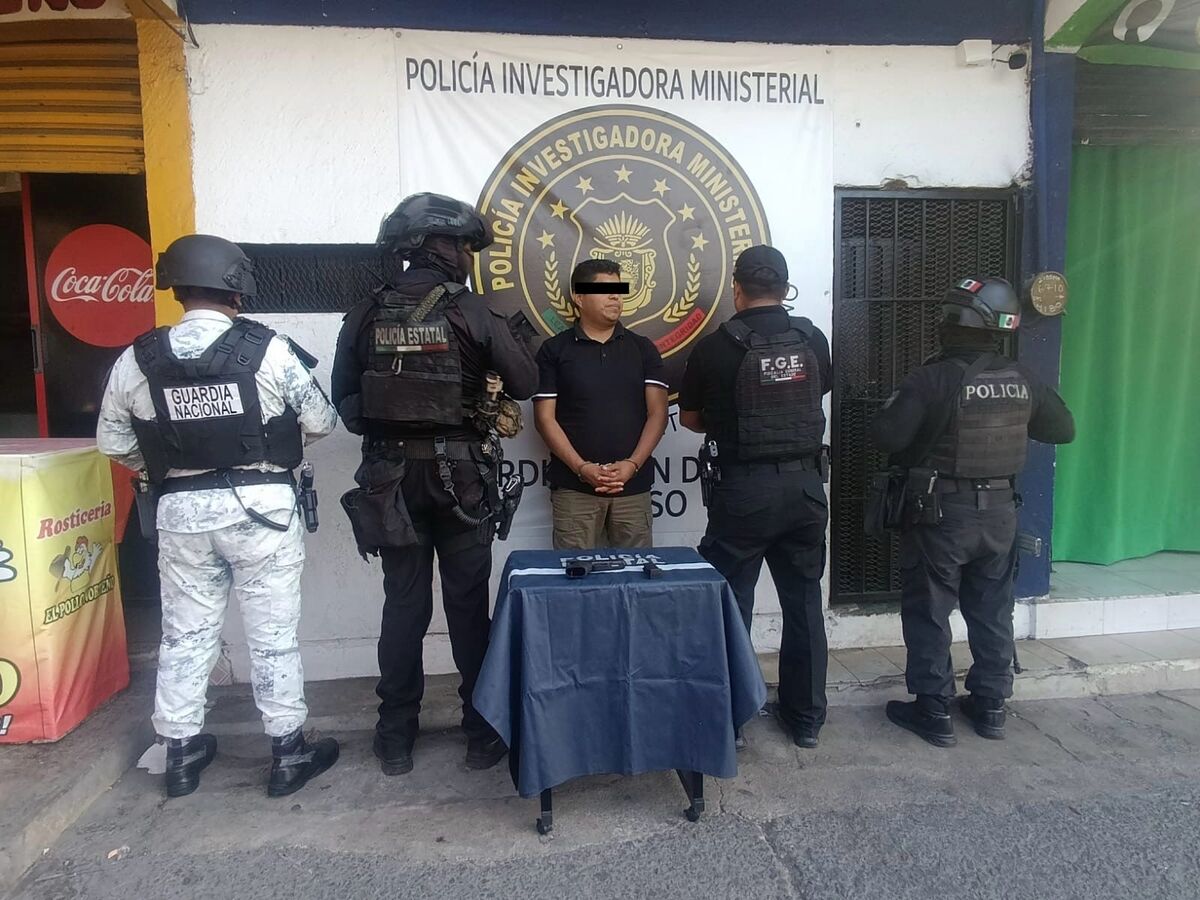Lo detuvieron tras realizar disparos de arma de fuego en el fraccionamiento Tulipanes. | Foto: Especial