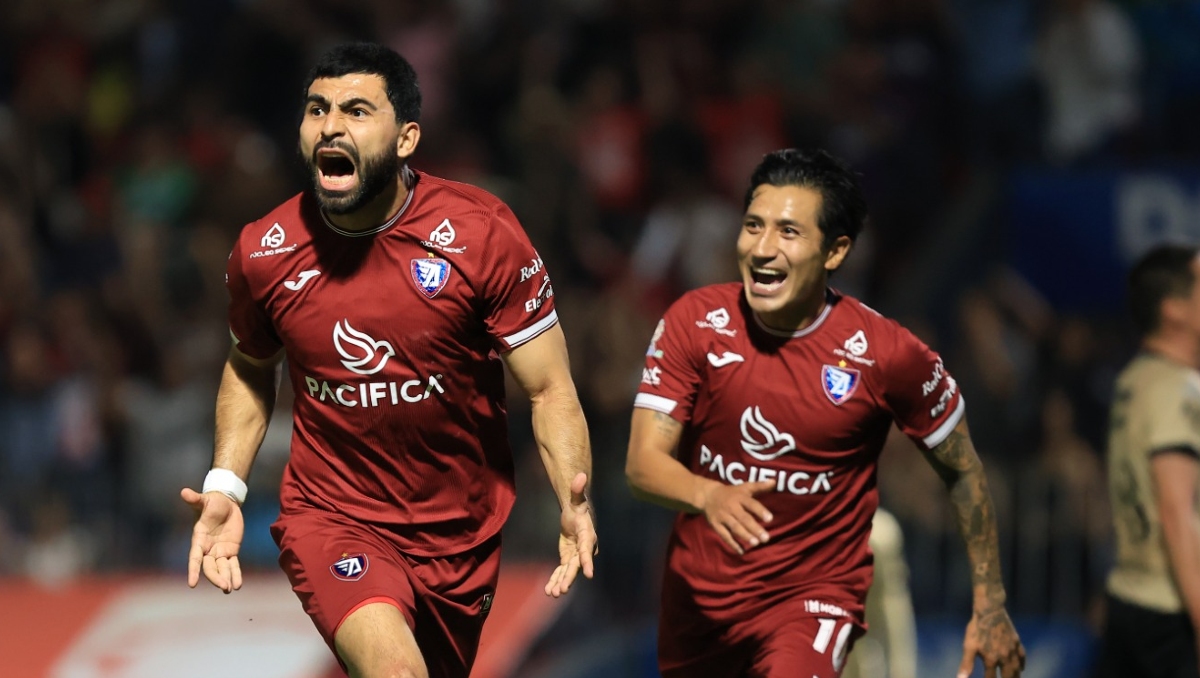 El experimentado delantero, Amaury Escoto, anotó el gol que le dio el pase a los Alteños (Foto: Imago7)