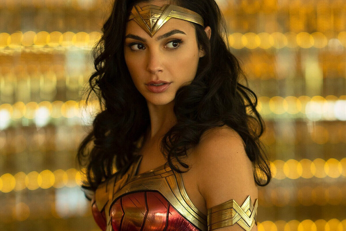 Gal Gadot: vandalizan su estrella en Hollywood con mensajes políticos