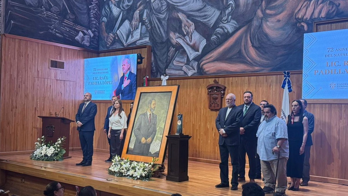 El homenaje fue presidido por la rectora de la UdeG, Karla Planter (Foto: Alan Castellanos)