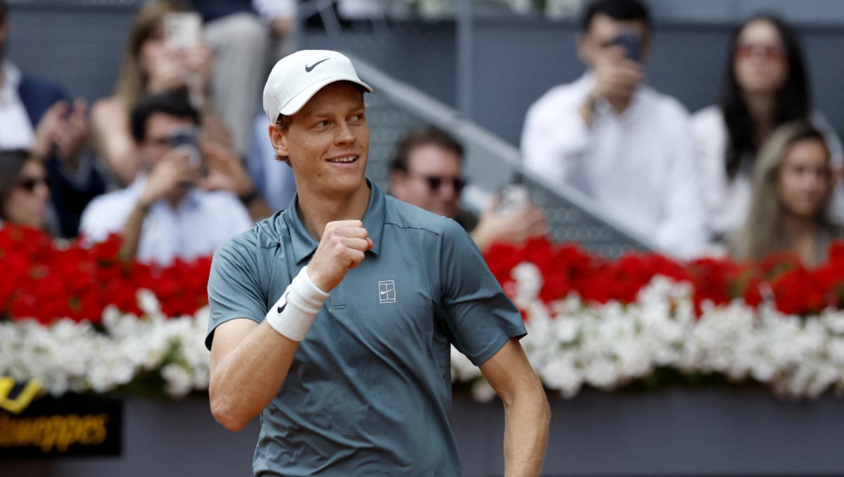 Jannik Sinner gana su primer título del Masters 1000 de Madrid con dominante victoria sobre Zverev (AFP)