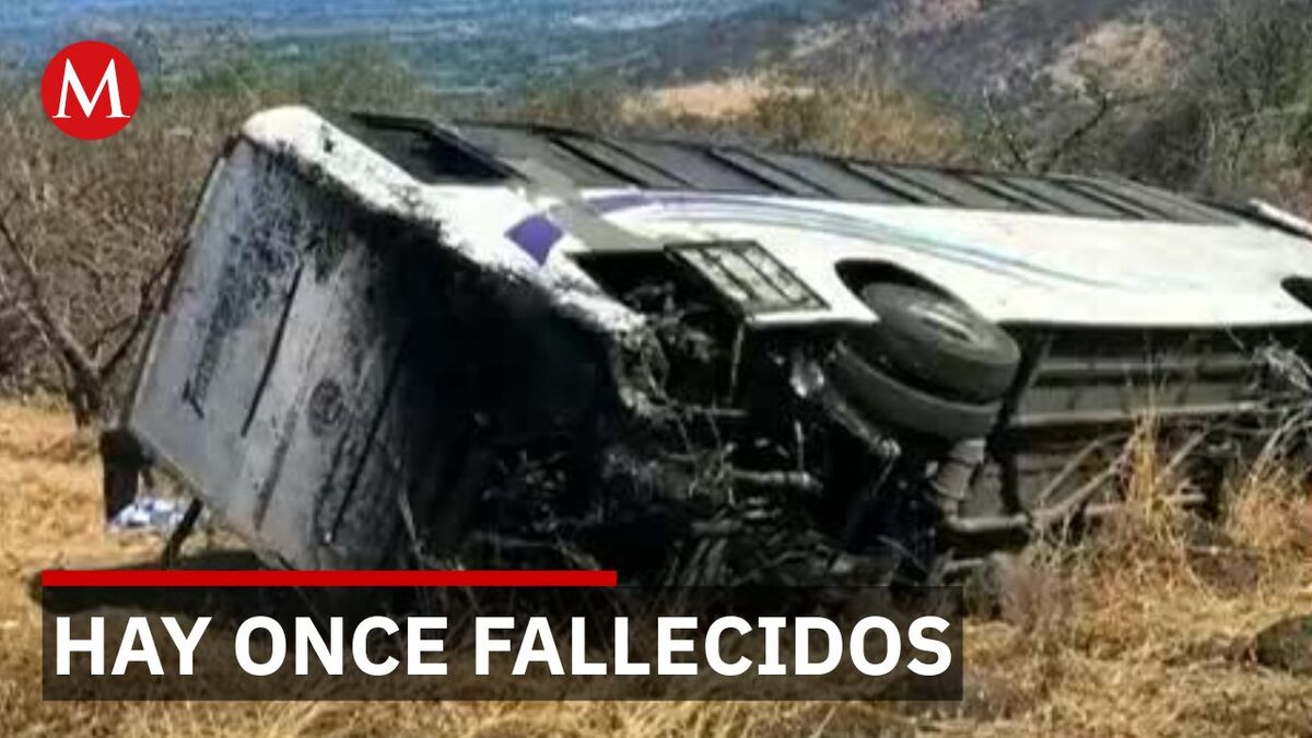 11 muertos en volcadura de autobús en Nayarit