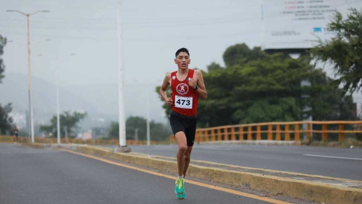 Adrián Uribe López, destacado deportista en atletismo de Lerma. | Foto: Especial