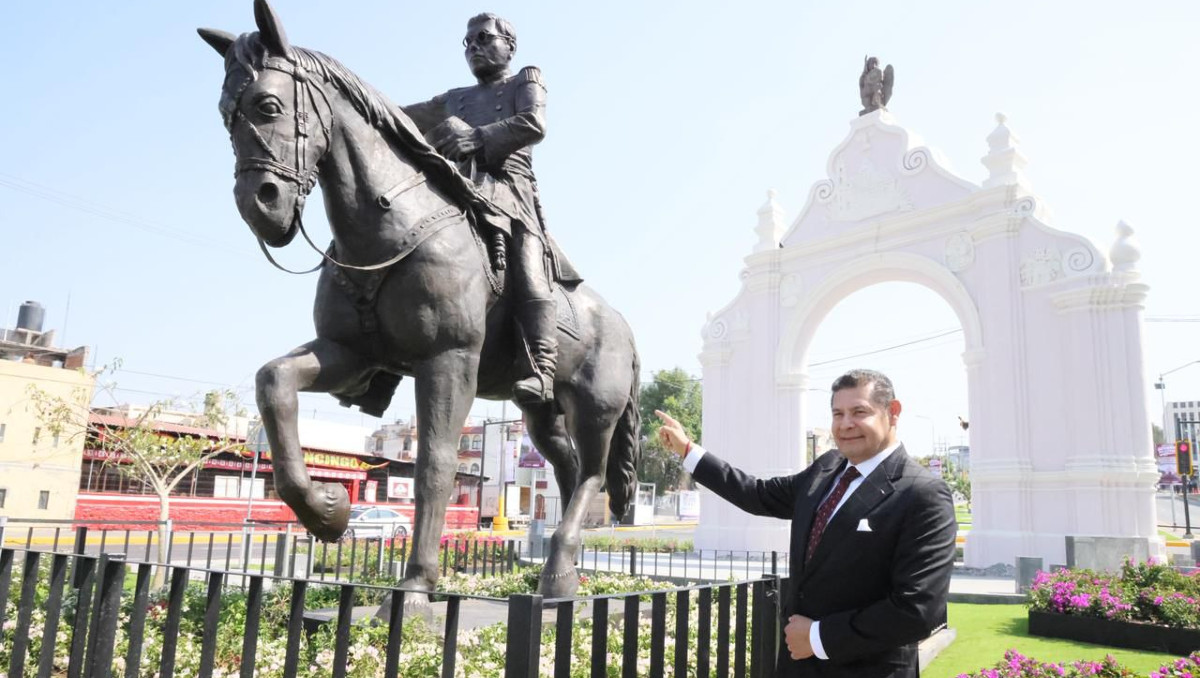Armenta devela nueva escultura de Ignacio Zaragoza | Especial