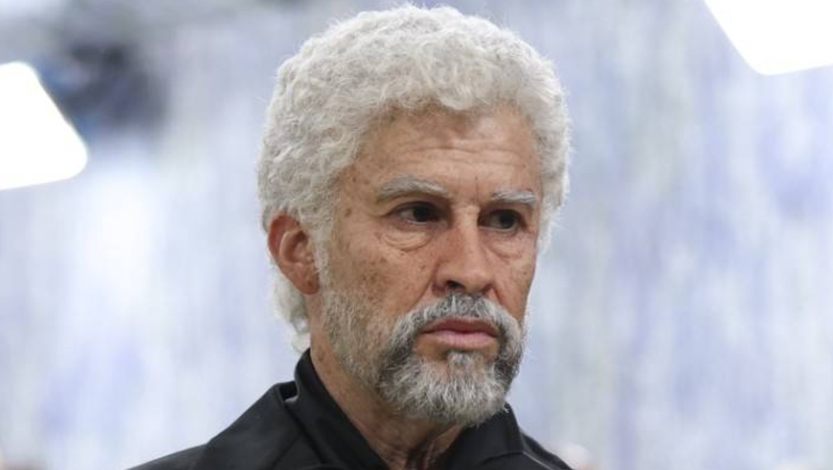 El cantante de reguetón sorprendió con su look. | AFP