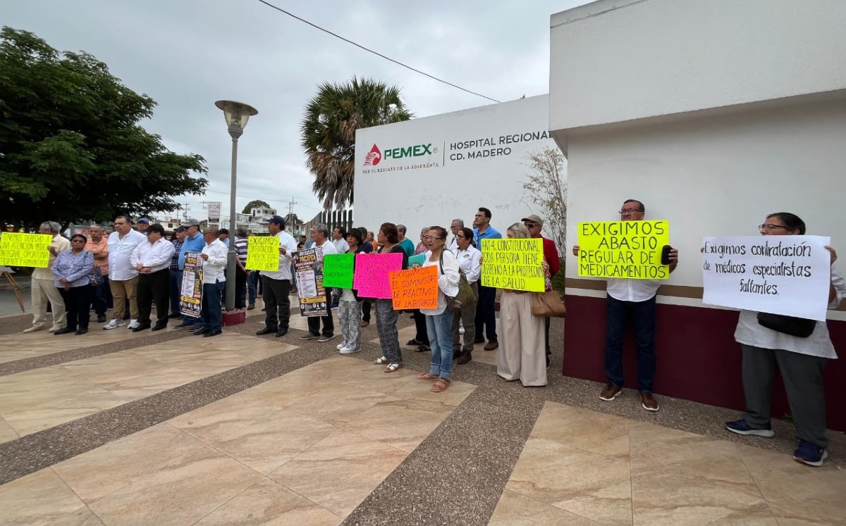 Jubilados en Ciudad Madero protestan en hospital Pemex. | Yazmín Sánchez