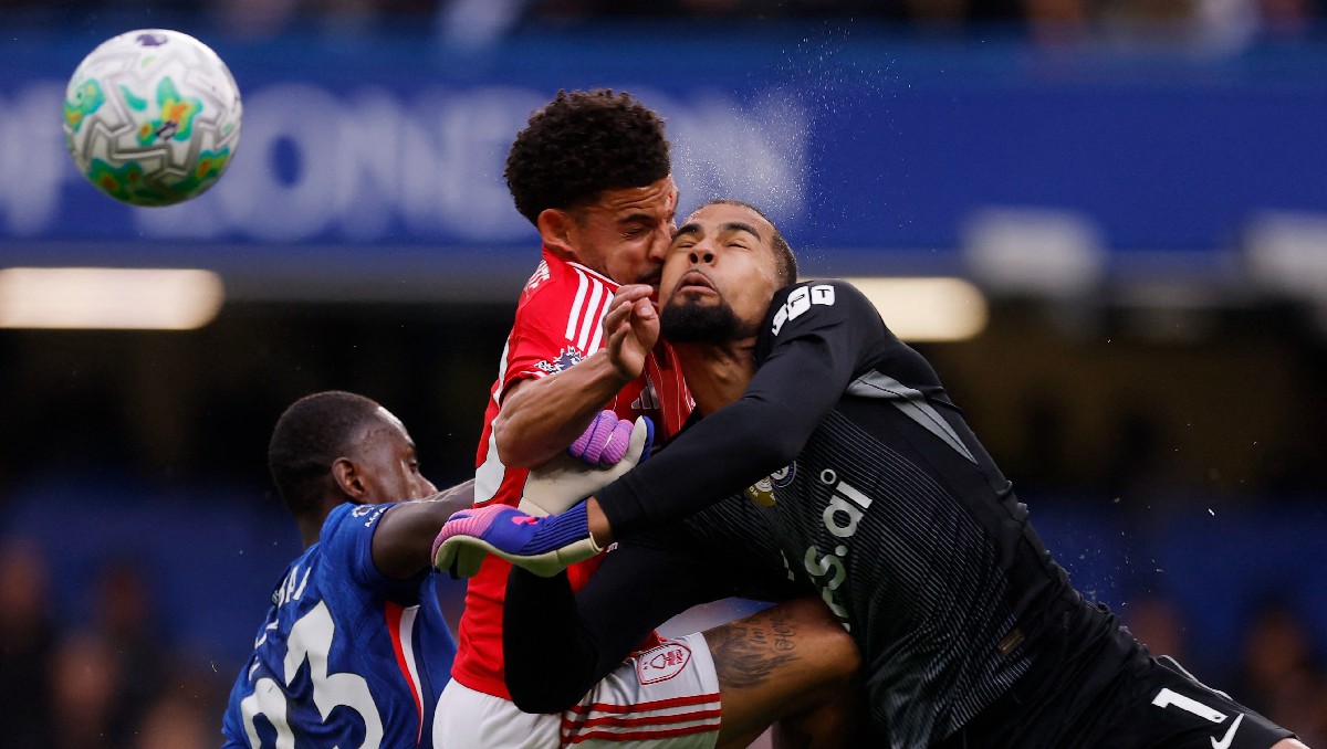 Jugador del Nottingham Forest sufre brutal lesión en el rostro tras choque (Reuters)