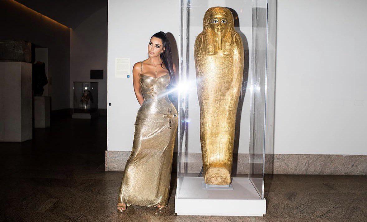 Met Gala: Foto de Kim Kardashian reveló pieza saqueada por el museo