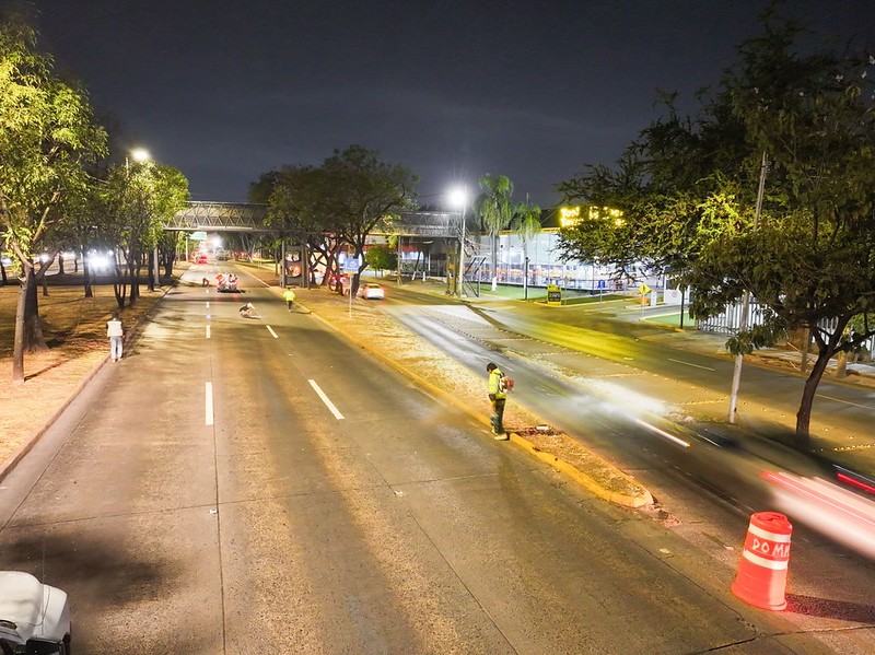 Obras en la avenida Lázaro Cárdenas. (Cortesía)
