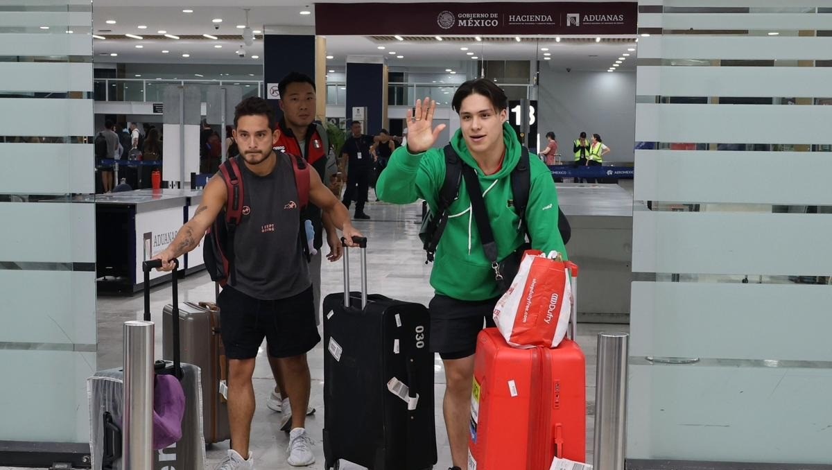 Los clavadistas mexicanos regresaon a México tras su participación en Pekín. (Carlos Cruz)