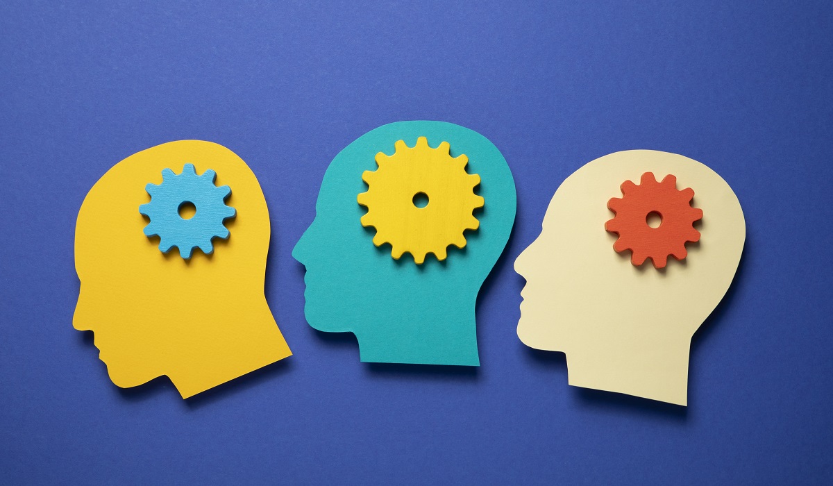 Contar con un balance entre el aprendizaje adquirido en el aula, como lo emocional, es relevante para obtener mayores oportunidades. (freepik.es)