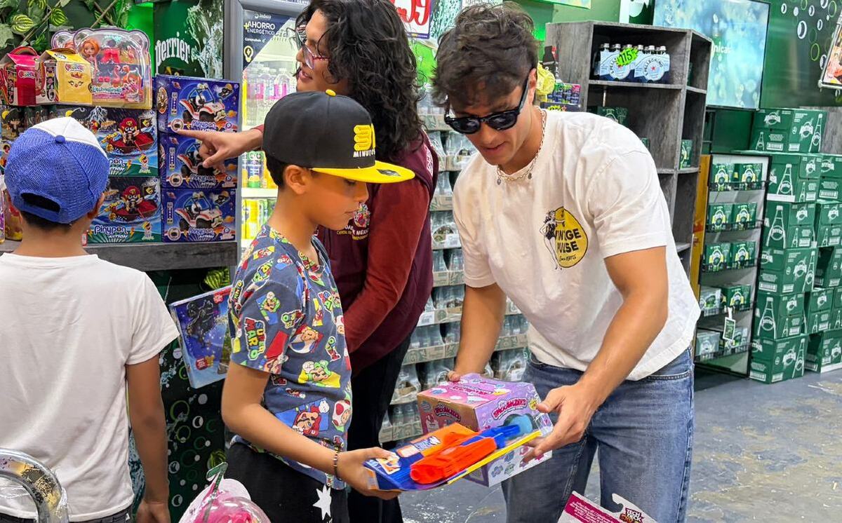 El actor fue parte del festejo del 30 de abril. Foto: Especial