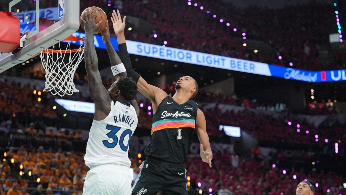 Entrenador de Timberwolves asegura que varios bloqueos de Wembanyama fueron ilegales (Reuters)
