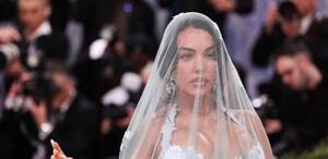 La prometida de Cristiano Ronaldo, Georgina Rodríguez brilla en la Met Gala 2026 con impresionante look.