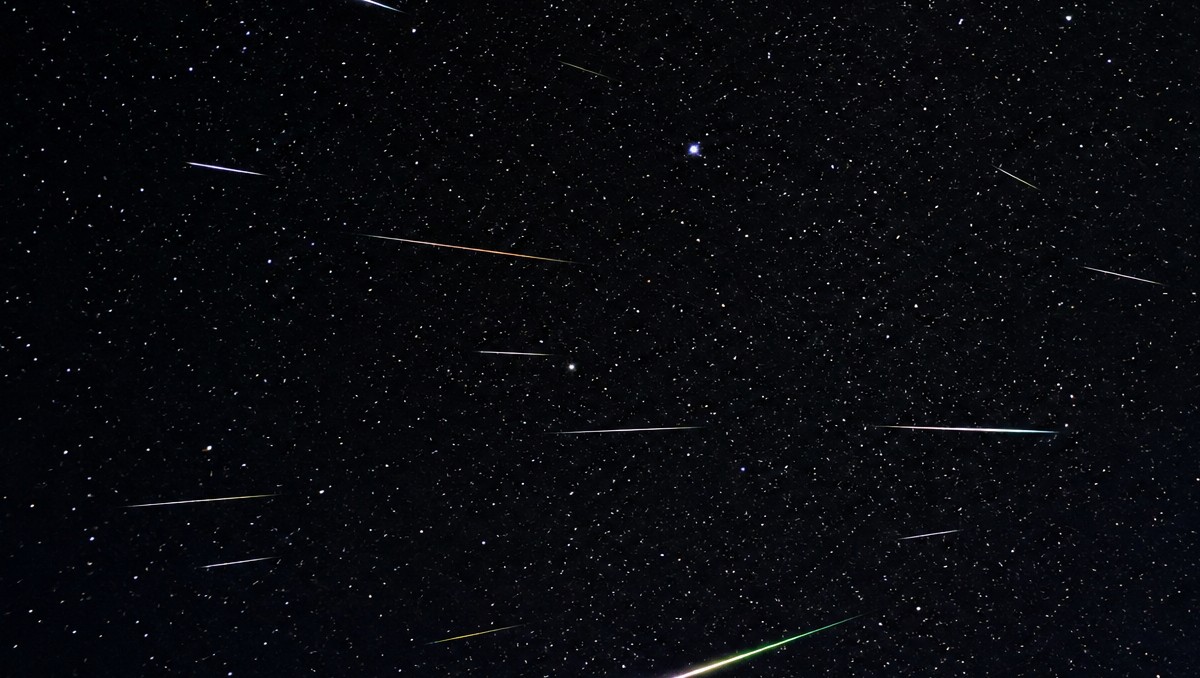 Sigue la lluvia de estrellas en vivo | IA DISCOVER