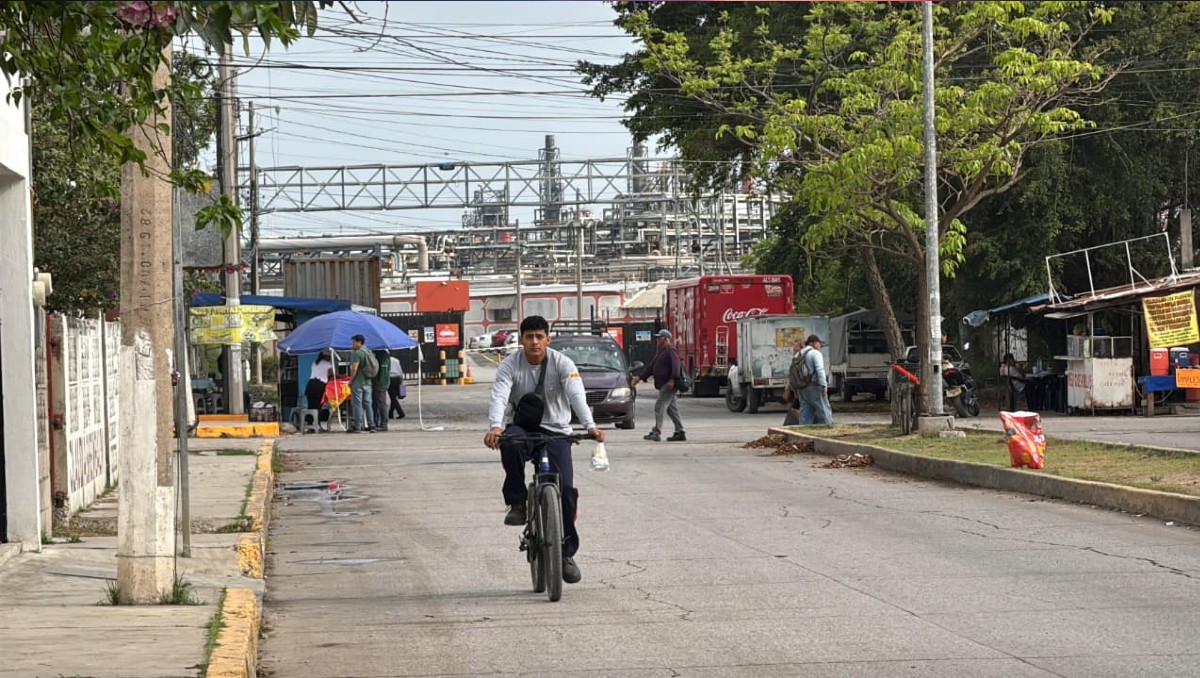 Vecinos de planta en Altamira exigen atender protocolos. (Mario Juárez)