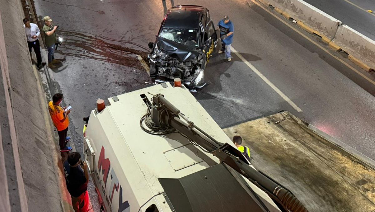 El accidente ocurrió cuando un taxi se estrelló contra una barredora de Servicios Públicos | Fernanda Pérez