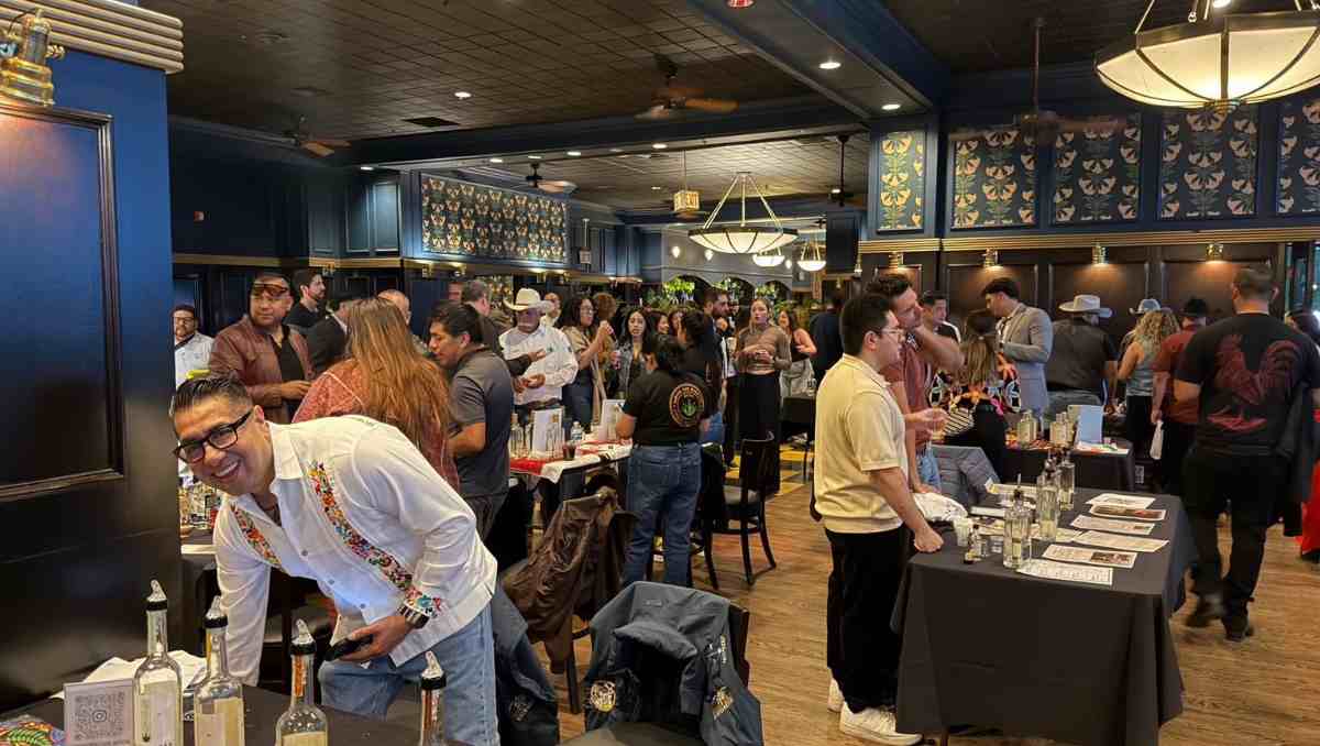 Artesanos, mezcaleros y cocineras del Edomex concluyen este 10 de mayo su participación en la Semana de México en Chicago. Foto: Especial
