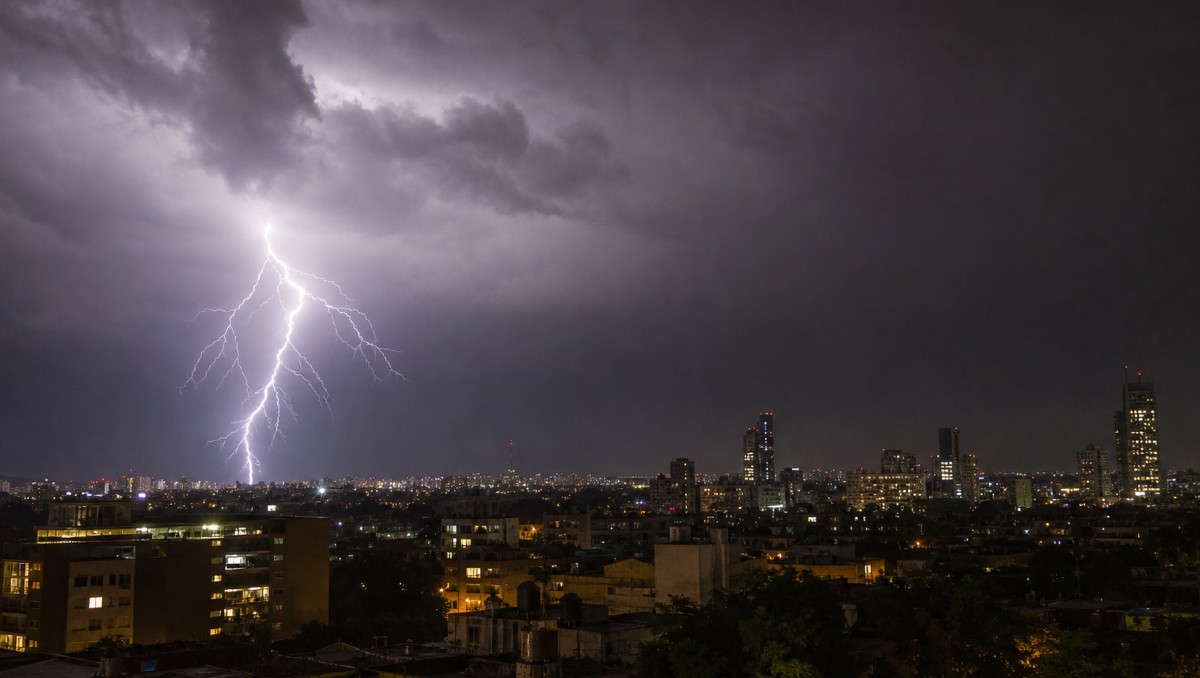 ¿Qué hacer en caso de tormentas eléctricas? Recomendaciones de PC | IA DISCOVER