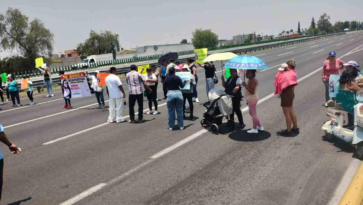 Familiares y amigos de Ximena Rico bloquean la México-Pachuca para exigir avances en su búsqueda. Foto: Juan Camacho