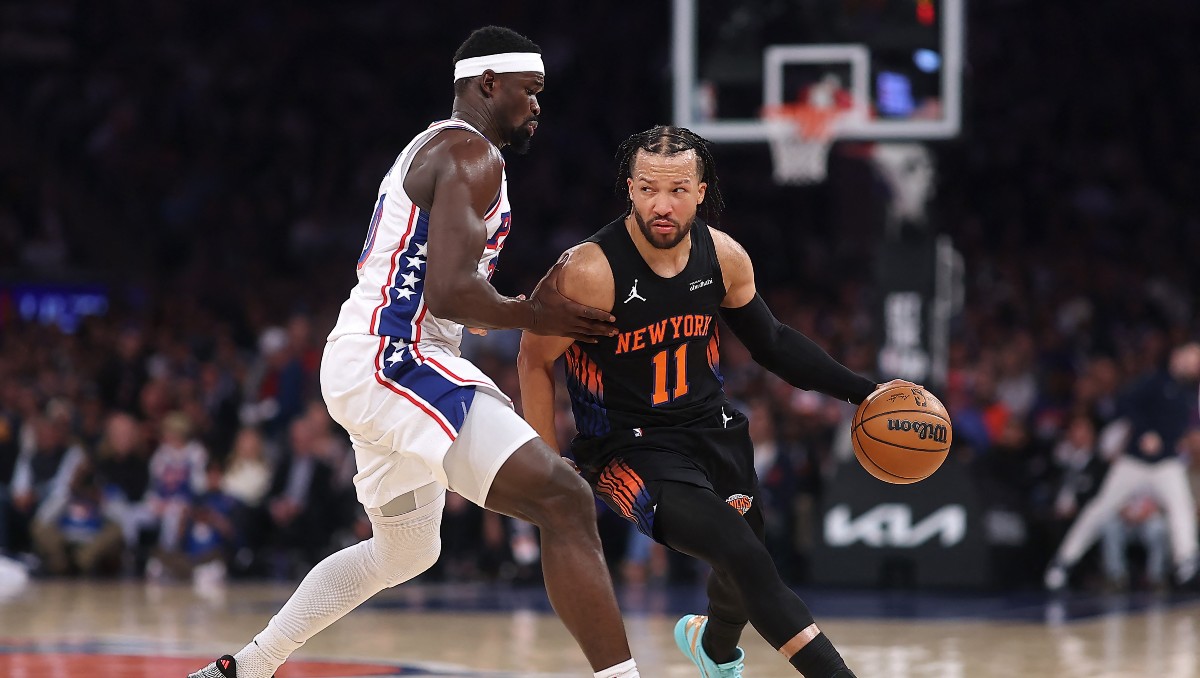 Jalen Brunson comanda a los Knicks a tomar ventaja sobre 76ers en las Semifinales de la NBA (AFP)