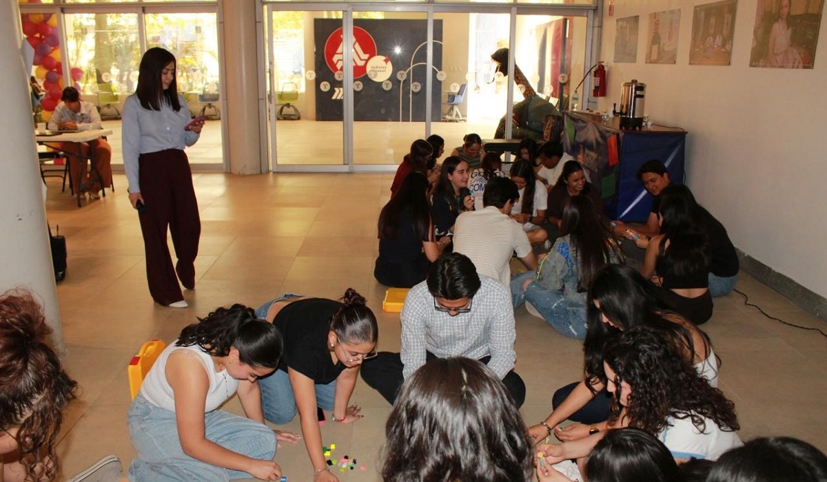 Los jóvenes realizaron actividades relacionadas al emprendimiento. (cortesía)