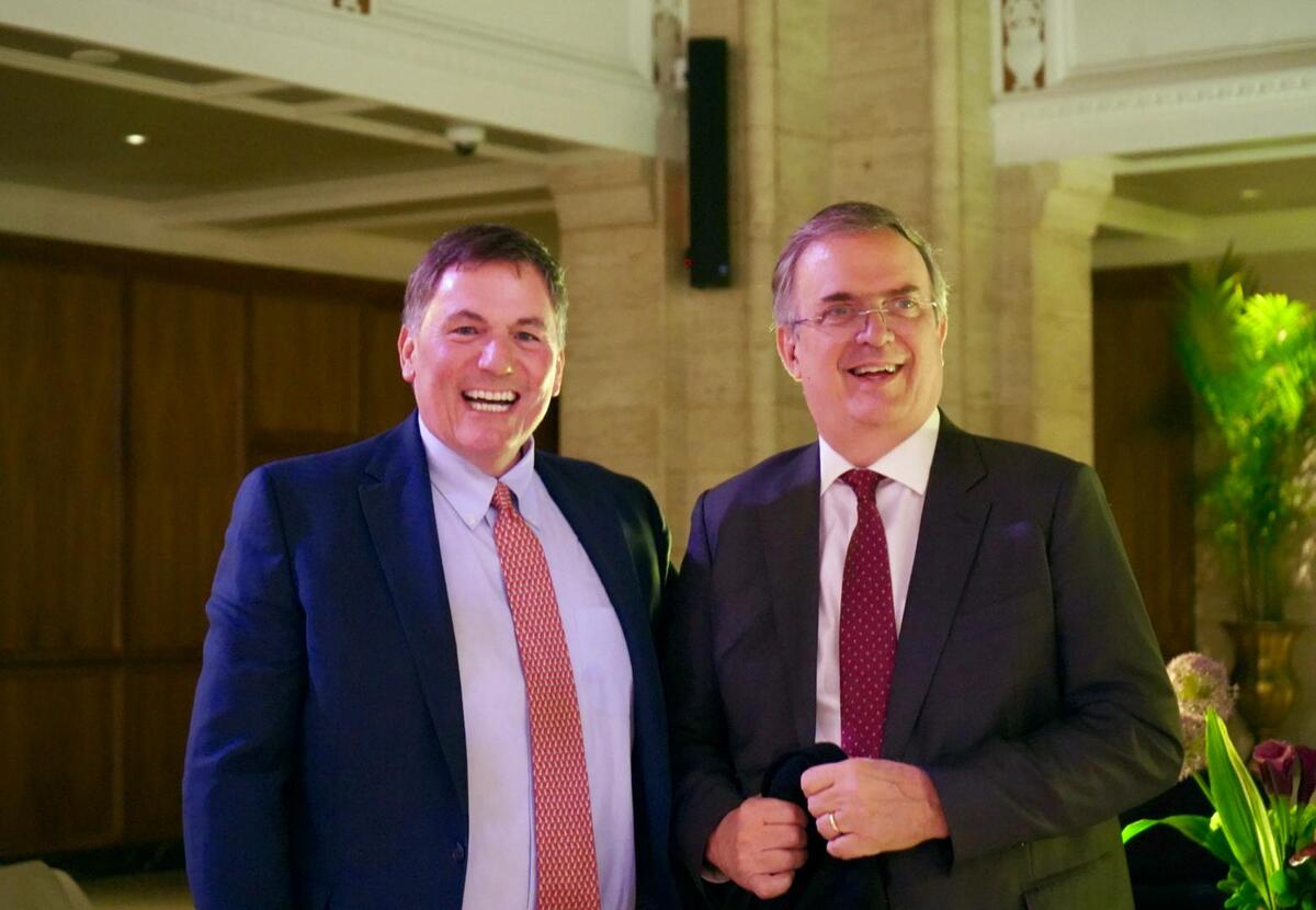 Marcelo Ebrard con Dominic LeBlanc en reuniones en Canadá. Foto: ESPECIAL