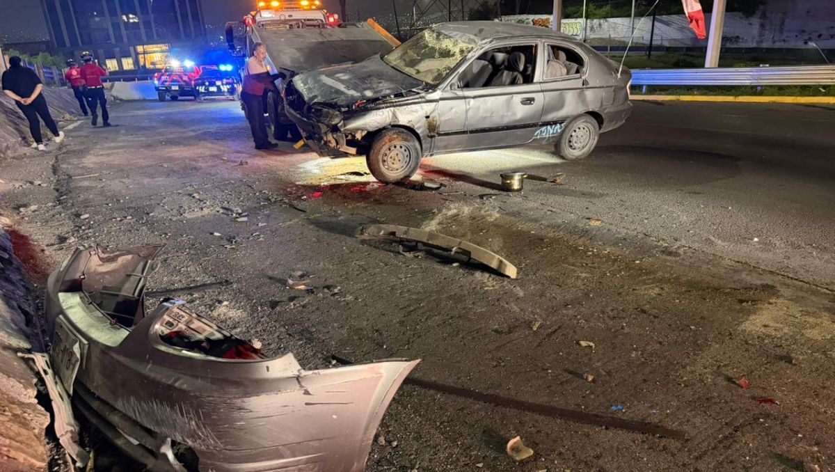 En el sitio se localizó un automóvil volcado en Rogelio Cantú, sin rastro del conductor responsable | Fernanda Pérez