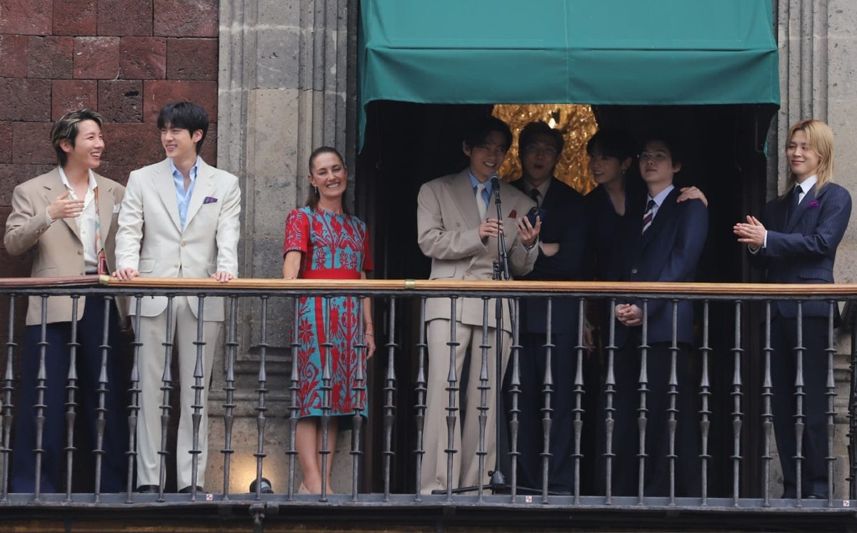 "Tienen que regresar el próximo año", les dijo Sheinbaum en Palacio Nacional.