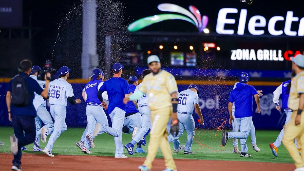 Unión Laguna pierde en volteretas ante Charros y cae 12-11 en diez entradas. |