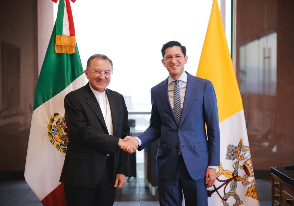 El canciller Roberto Velasco y el Nuncio Apostólico, Joseph Spiteri. | Especial