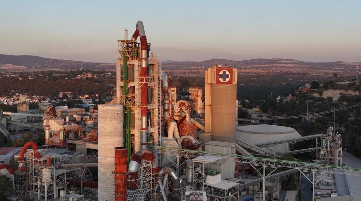 Colaboradores de Cooperativa Cruz Azul reviven Dia Internacional del trabajo. | Foto: Especial