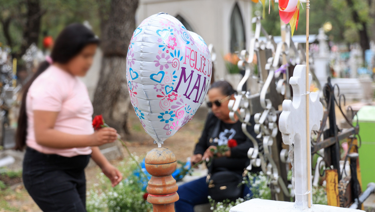 Esperan más de 20 mil visitantes al Panteón Municipal de Puebla por el Día de las Madres | Agencia Es Imagen