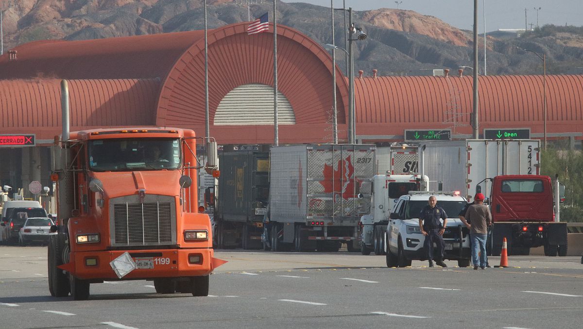 El flujo comercial en la frontera norte podría resentir los efectos de un entorno político más duro entre México y EU. Leonel Rocha