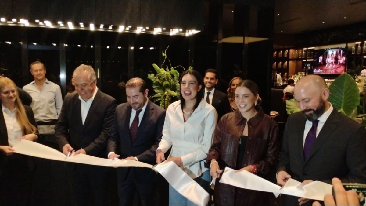 Josefina Rodríguez Zamora, titular de SECTUR, inaugura restaurante en zona de Angelópolis | Especial