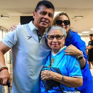 Marco Antonio "Chima" Ruiz fue recibido por su familia en la llegada de la Jaiba Brava a Tampico.